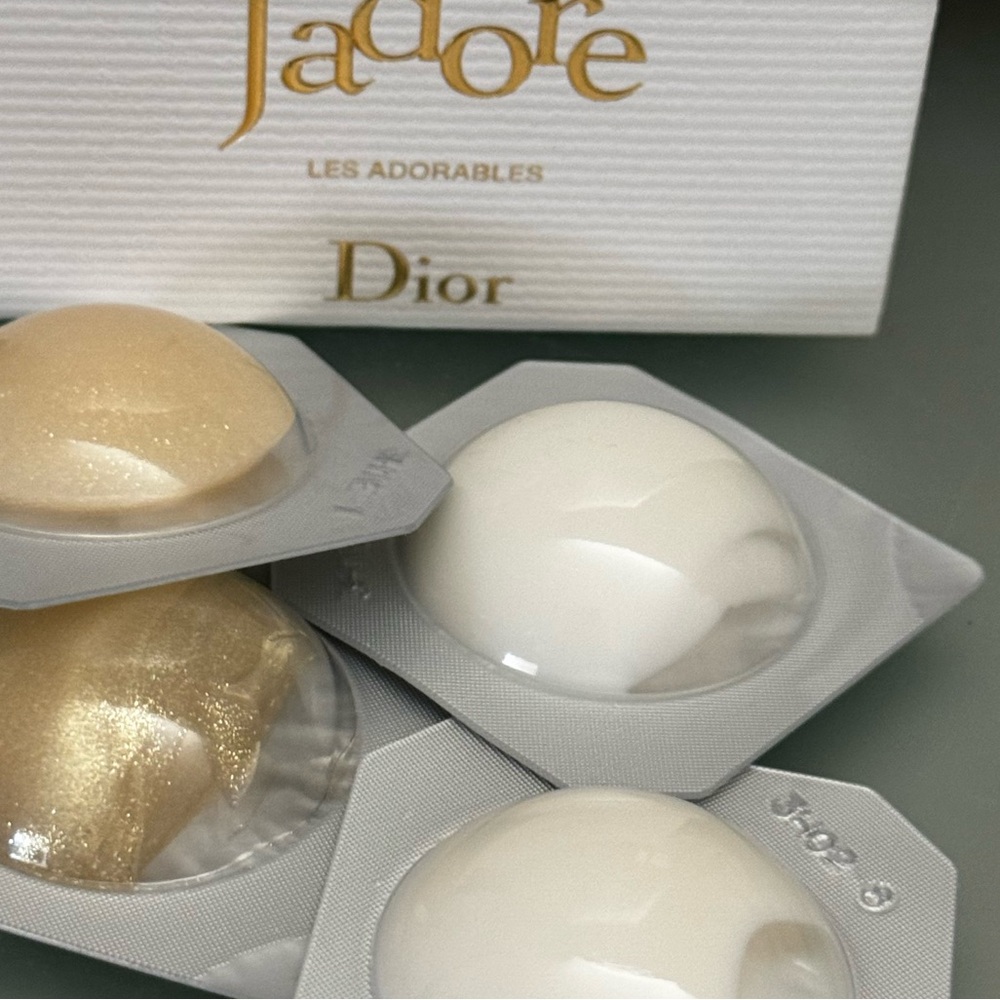 Dior J'adore Les Adorables Shimmering smells